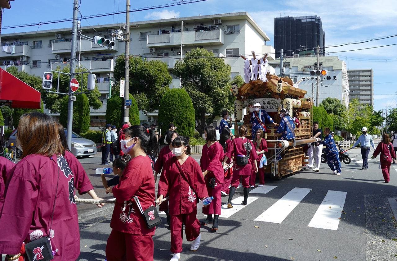 鶴見神社の地車（だんじり）の「帰町曳行」を開催